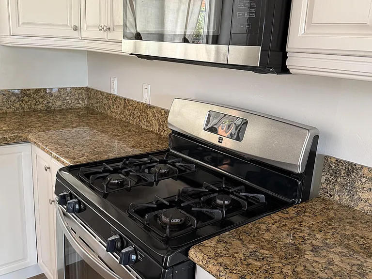 9303 Crest Dr — Photo 13