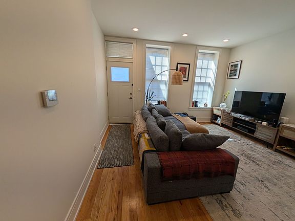 5th image of 2235 N Clybourn Ave #1F