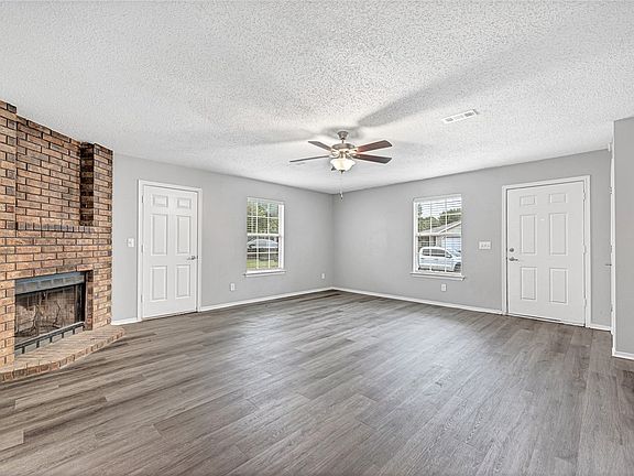3rd image of 1486 N Boxley Ave