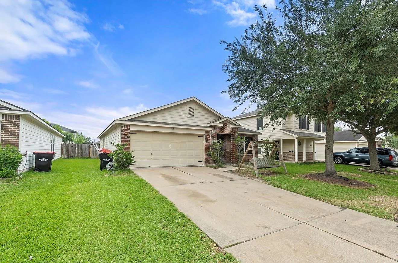 3 bed, 2.0 bath, 1342 sqft, $1,850 — Photo 2