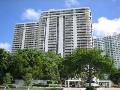 20281 E Country Club Dr APT 309, Aventura, FL, 33180
