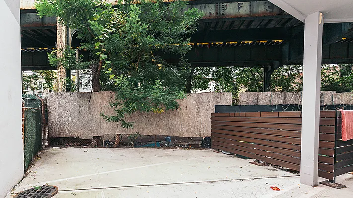 Rented by Nooklyn NYC LLC | media 18