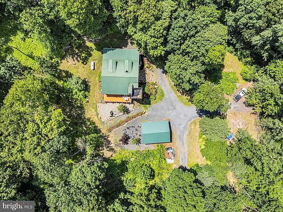 4th image of 121 Ravine Ln