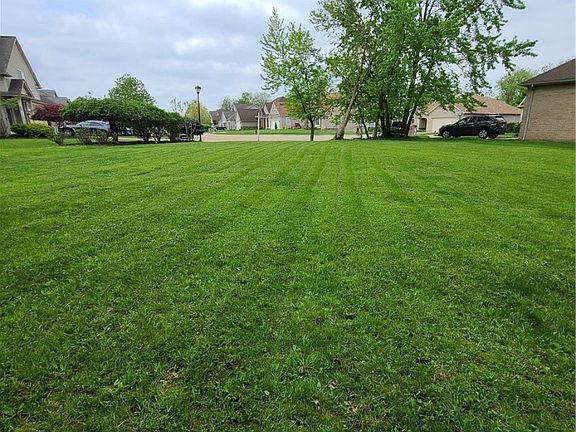 3rd image of 872 E Dawnwood Dr