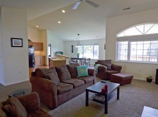 1126 Quinlan Dr #23, Pewaukee, WI 53072