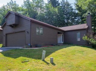 2516 Highpointe Dr, Kalamazoo, MI 49008