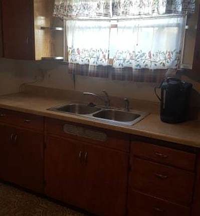 3rd image of 406 W Cypress Ave