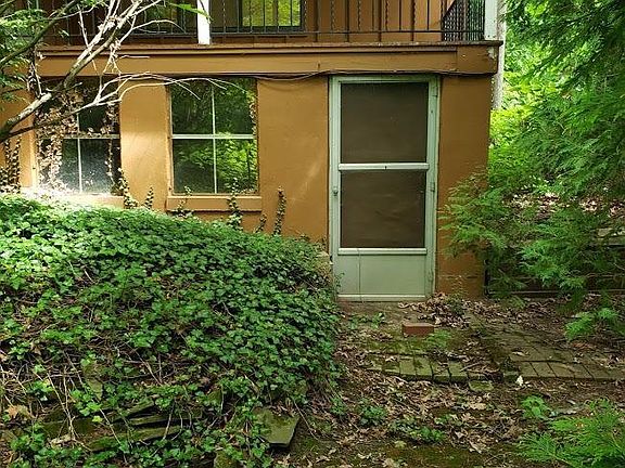 3rd image of 1207 Manhattan Dr