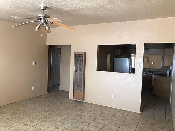 2nd image of 1401 Gladys Dr