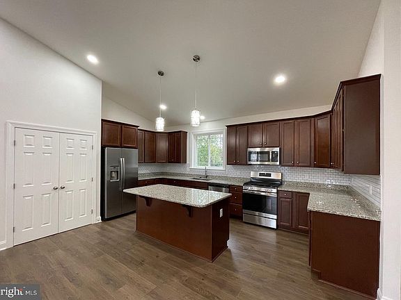 3rd image of 1906 Porter Rd