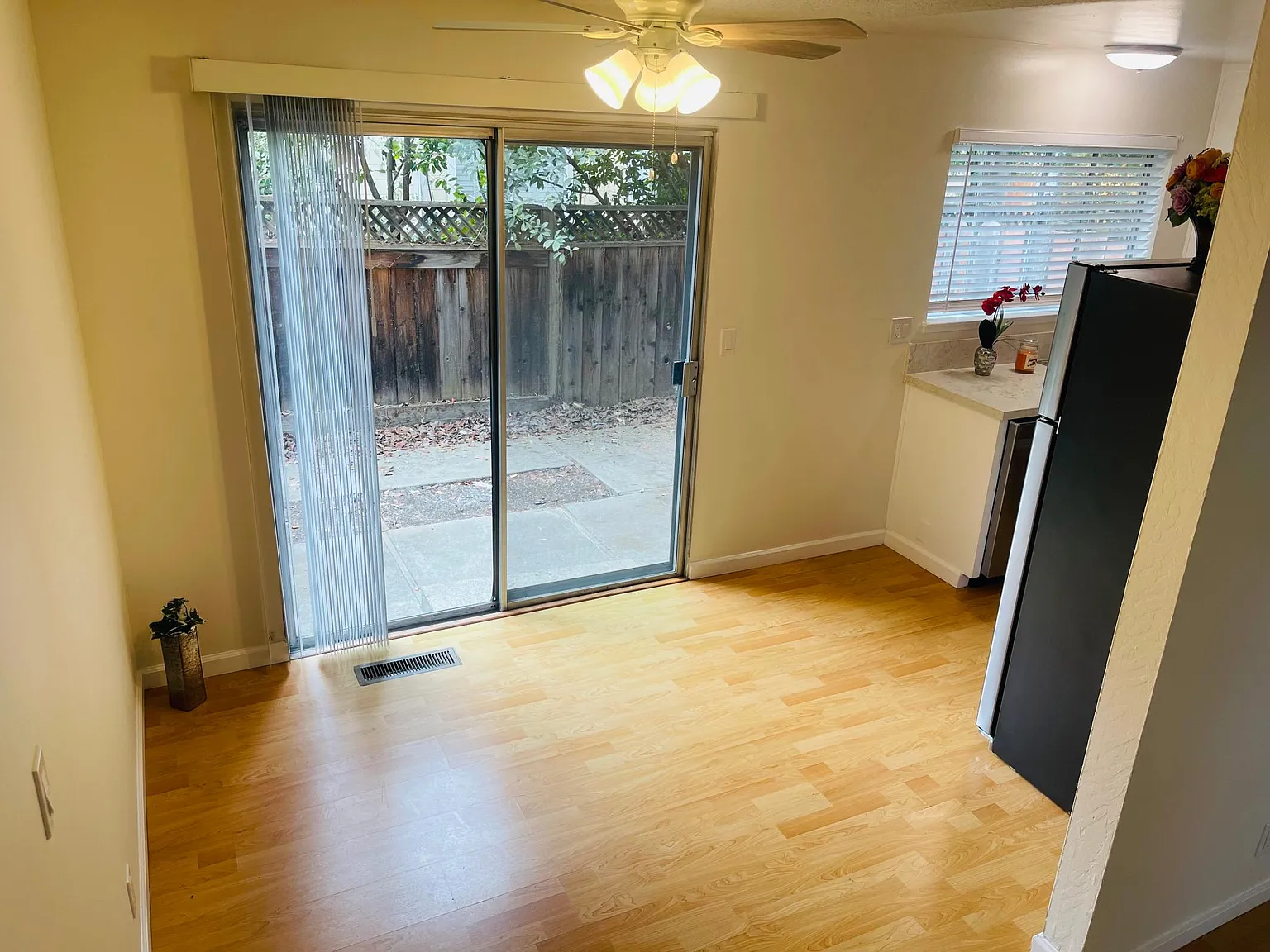 429 N Rengstorff Ave — Photo 4