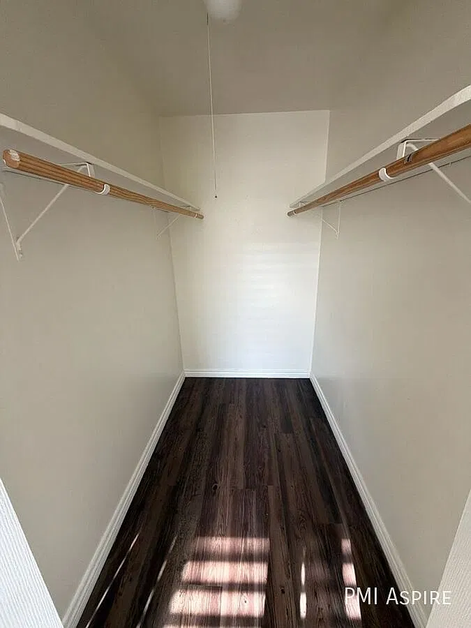 Fantastic Rent Amount on this Huge 1 Bed, 1 Bath on the 2nd Floor Close to I-70, I-225, and 6th Ave! — Photo 4