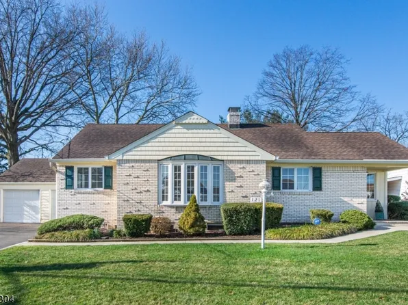 121 Friar Ln, Clifton City, NJ 07013