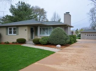 242 W Jefferson St, Elkhorn, WI 53121
