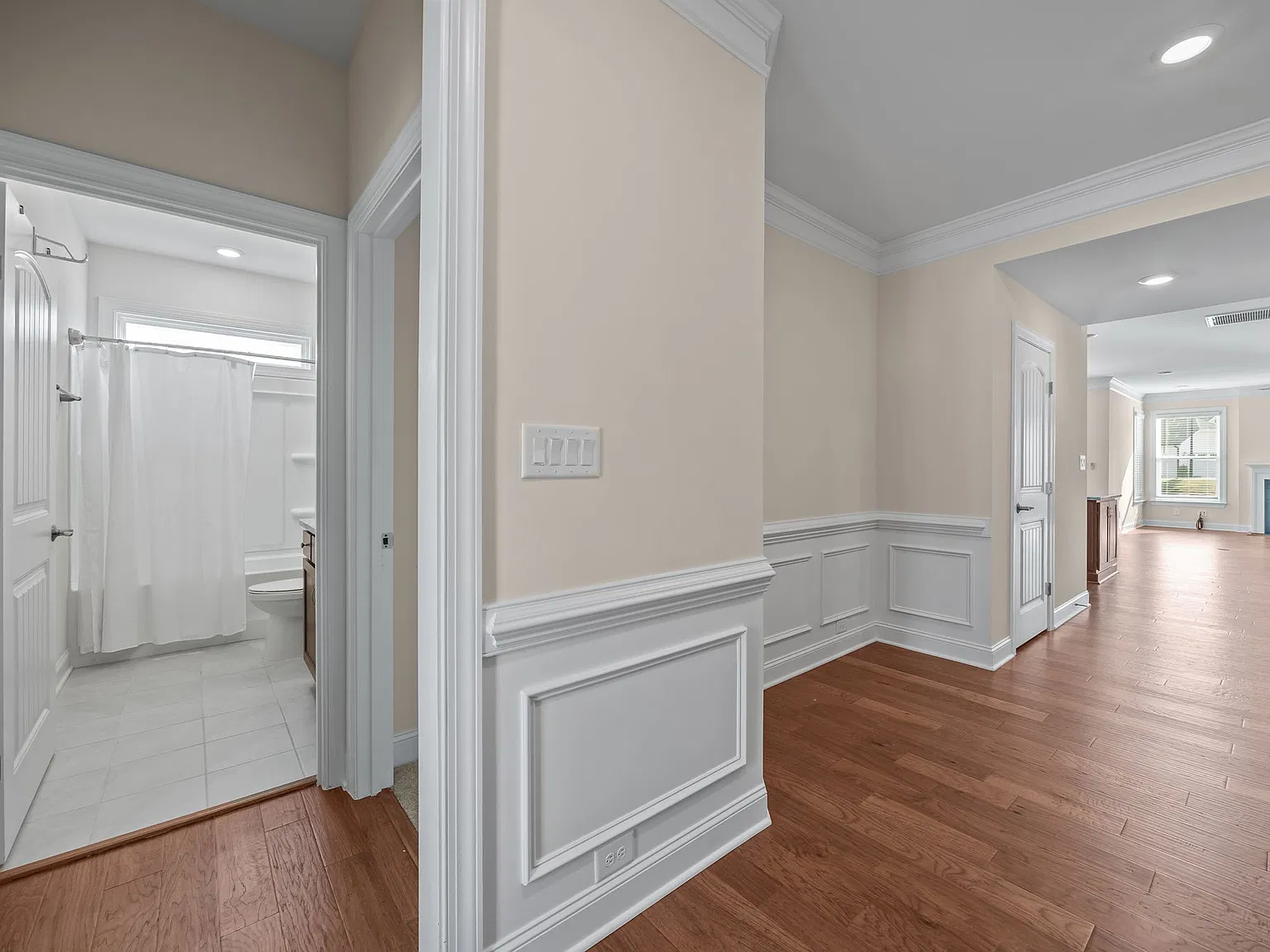 3 bed, 1955 sqft, $2,300 — Photo 3