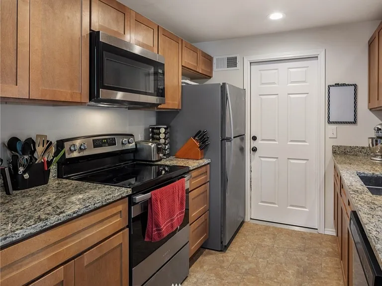 5823 Hillcrest Dr SW — Photo 4