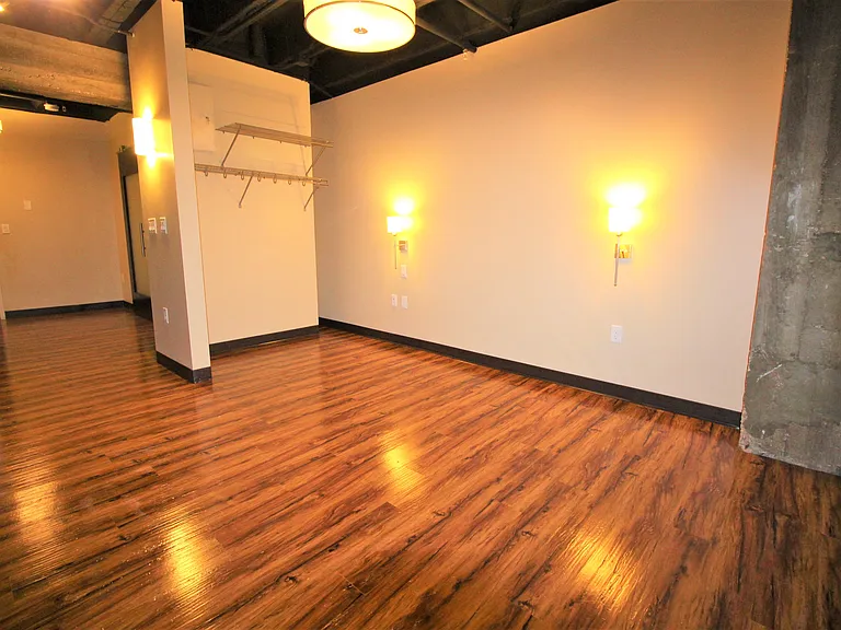 320 W North St — Photo 18