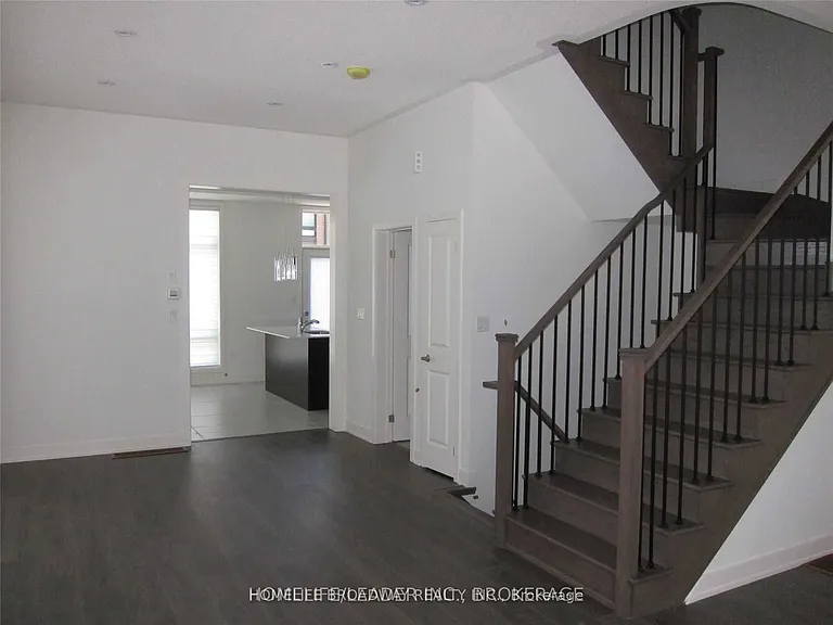 2 Benoit St — Photo 9