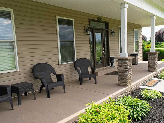 4th image of 540 Bedrock Ln