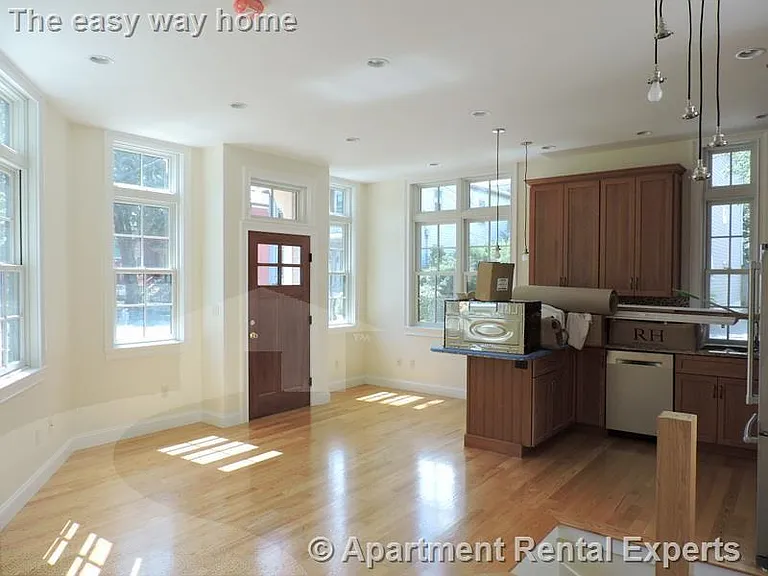 147 Webster Ave — Photo 14