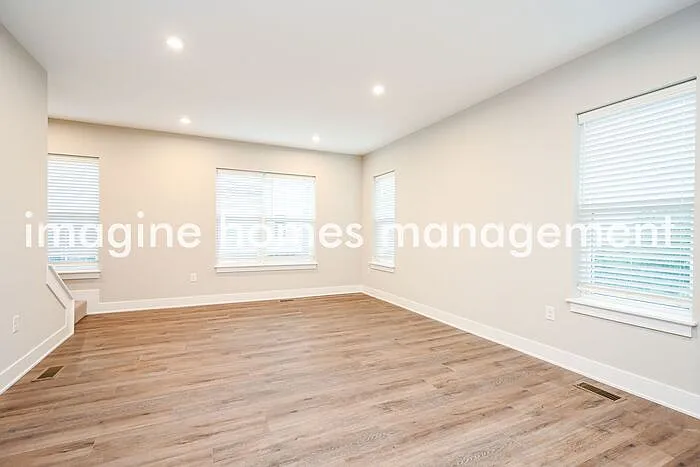 3 bed, 2.5 bath, 1541 sqft, $2,495 — Photo 2