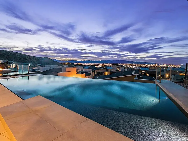 View & Infinity Pool