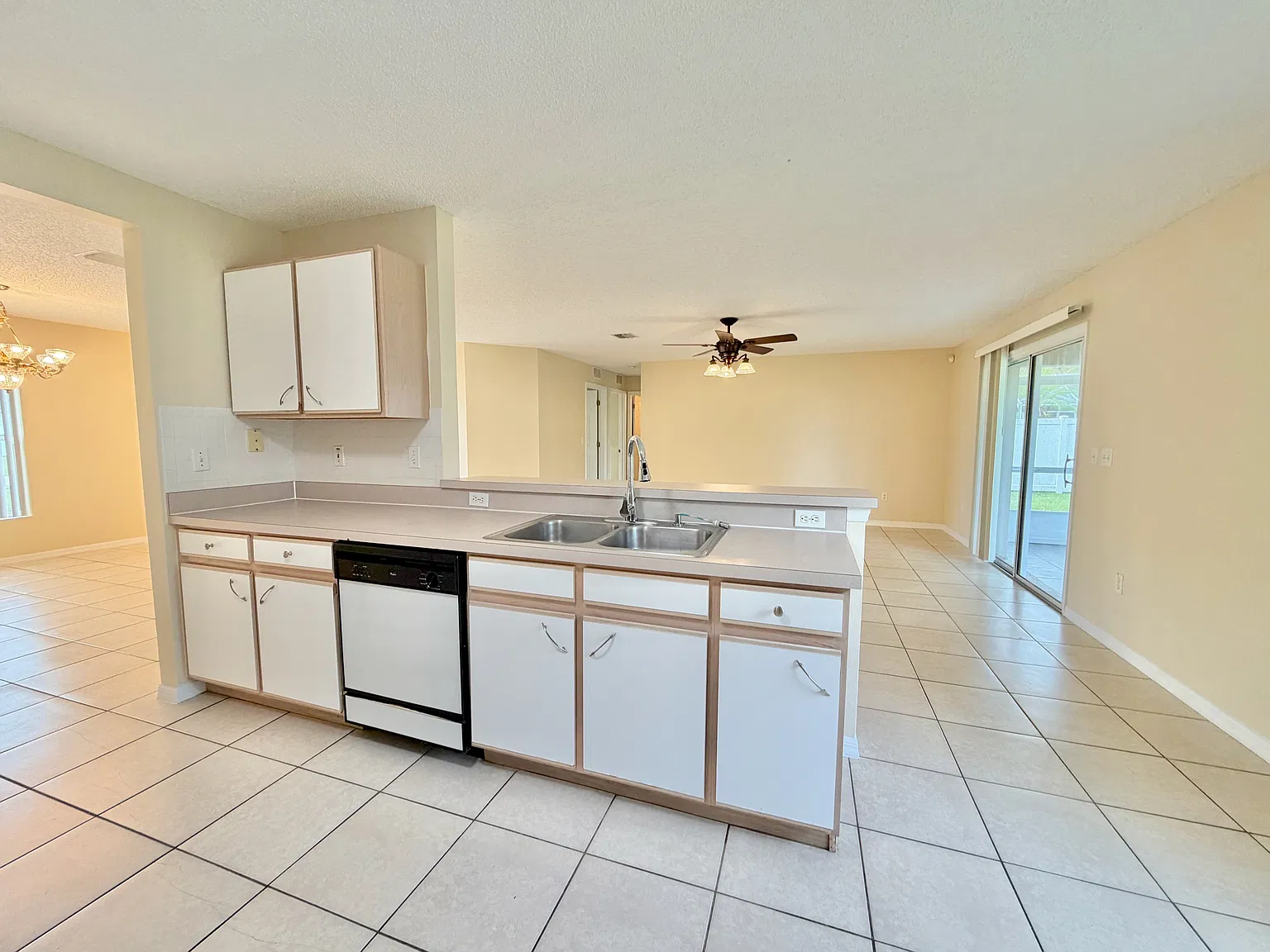 4 bed, 1698 sqft, $2,100 — Photo 3