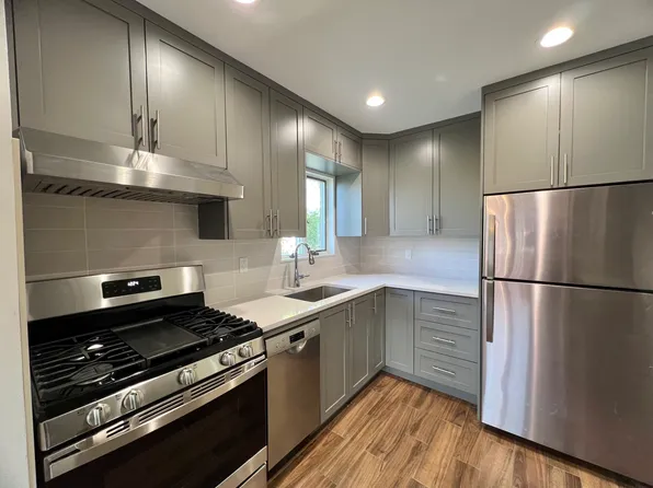 7242 52nd Ave #C, Maspeth, NY 11378