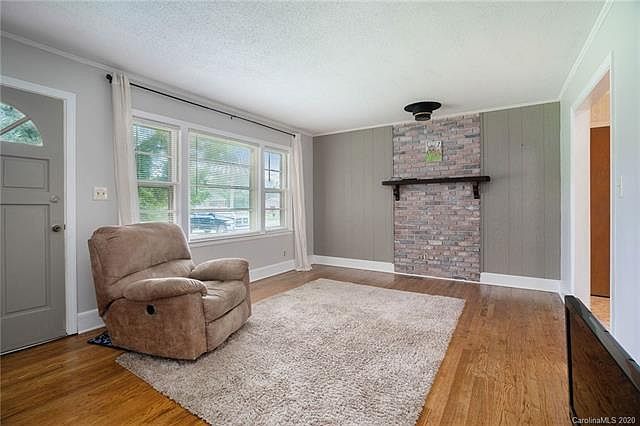 1st image of 2106 Country Ct