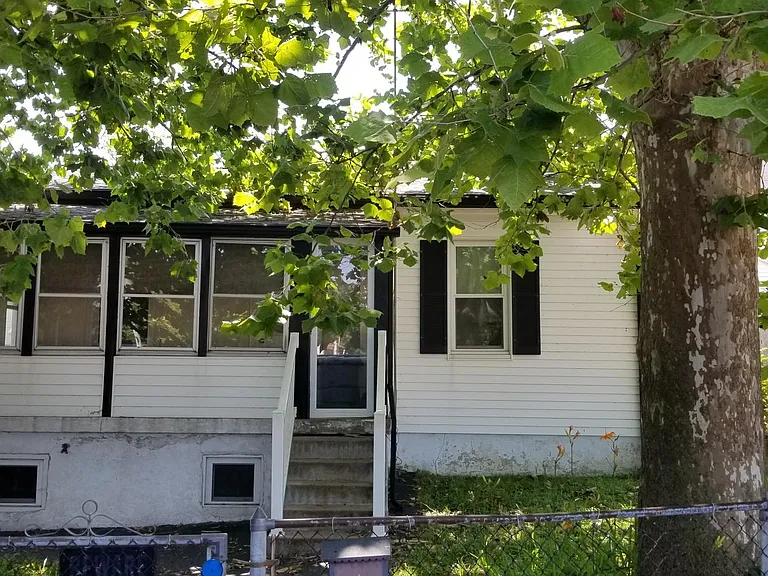 922 Lemay Ferry Rd — Photo 3