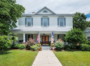 122 W 2nd Ave, Red Springs, NC 28377