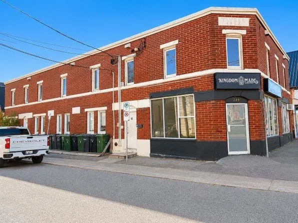 245 University Ave, Charlottetown, PE C1A 4M1