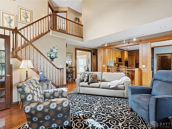 5th image of 46 Garden Cir