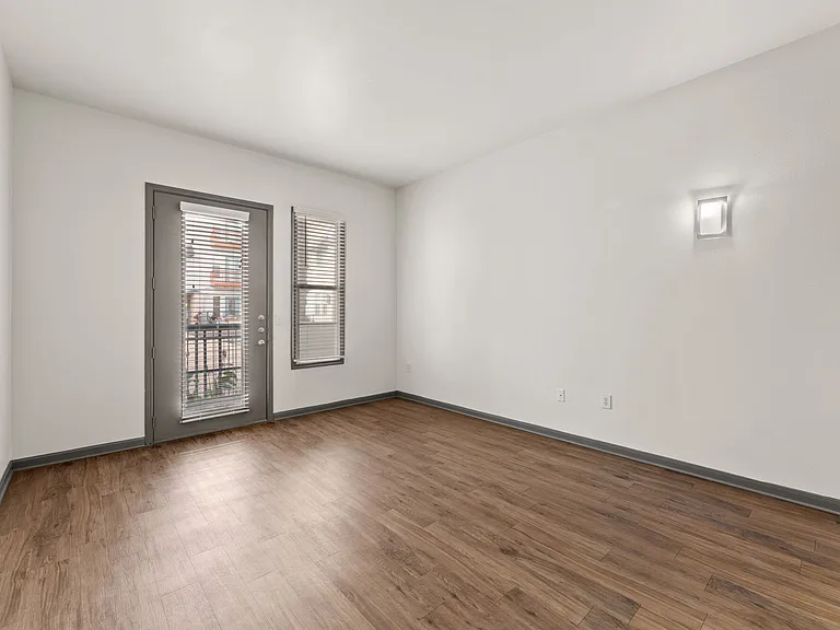 Elle West Ave — Photo 22