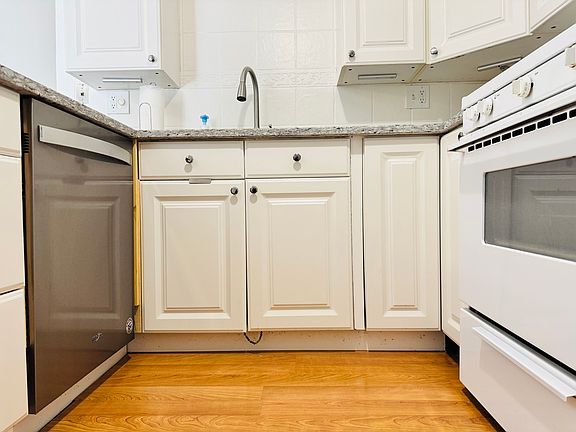 5th image of 5S070 Pebblewood Ln APT F11