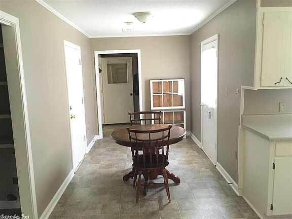4th image of 2 Barksdale Dr