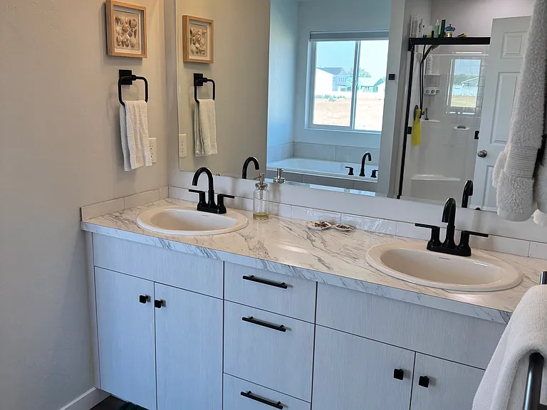 2156 W Arya St — Photo 18