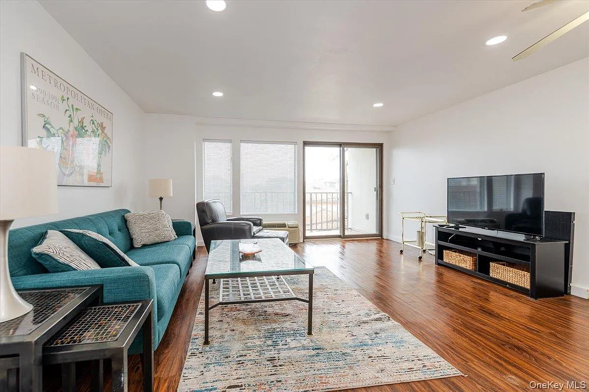 1 bed, 1.0 bath, 800 sqft, $2,800 — Photo 3