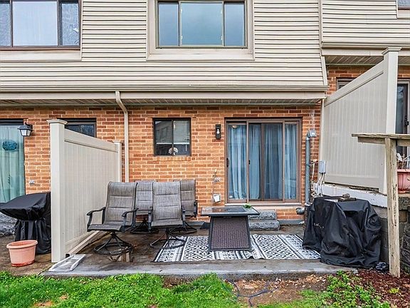 3rd image of 252 Farrwood Dr