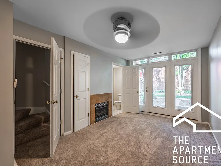 855 W Erie St #120 — Photo 18
