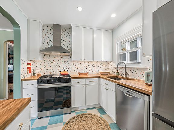 4th image of 7900 Karlov Ave