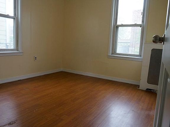 5th image of 121 Saint College Point Blvd