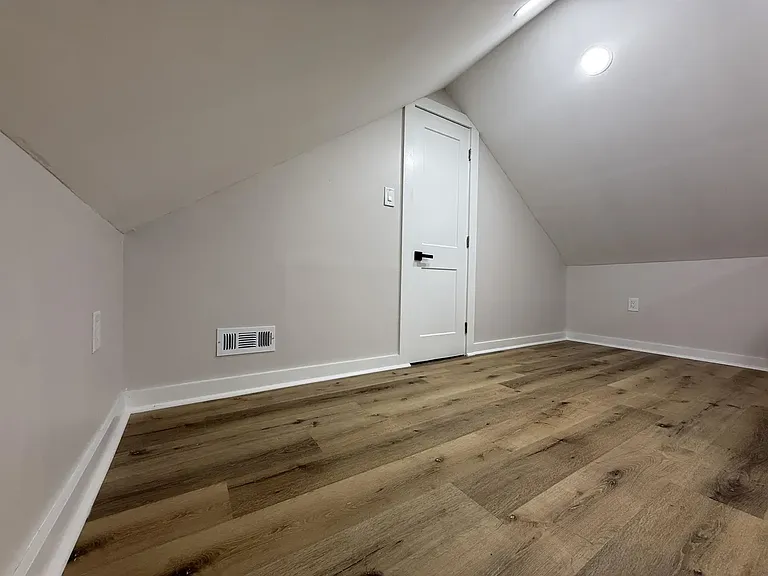 2403 Belden St — Photo 16