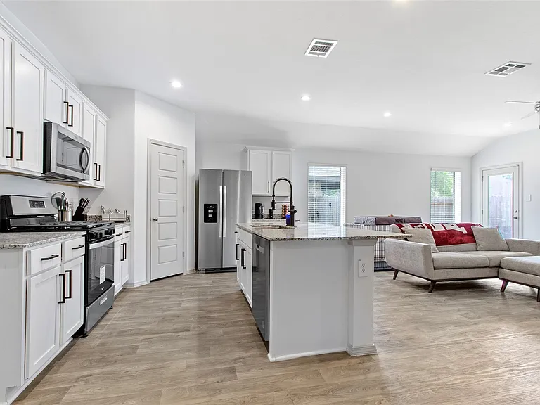 6685 Riplee St — Photo 9