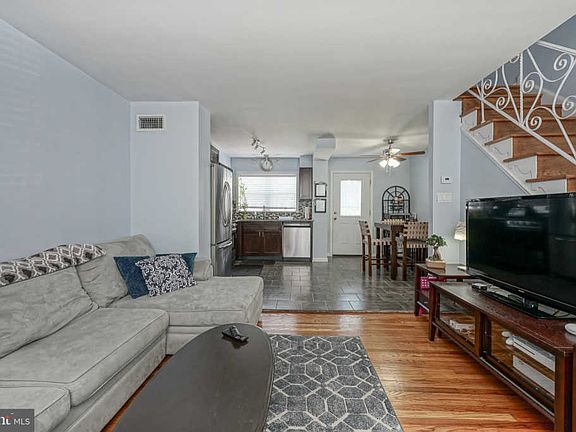 3rd image of 2830 S Darien St
