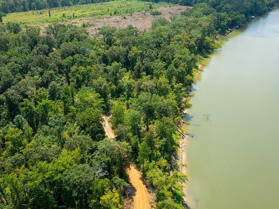 1st image of 814 River Bend Cv