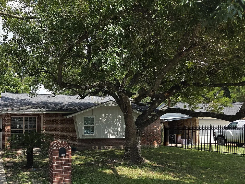 1203 Mooney Rd
