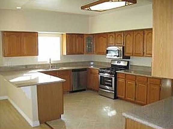4th image of 11032 Odell Ave