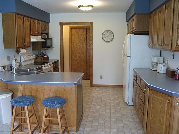 5th image of 991 Woodcrest Dr