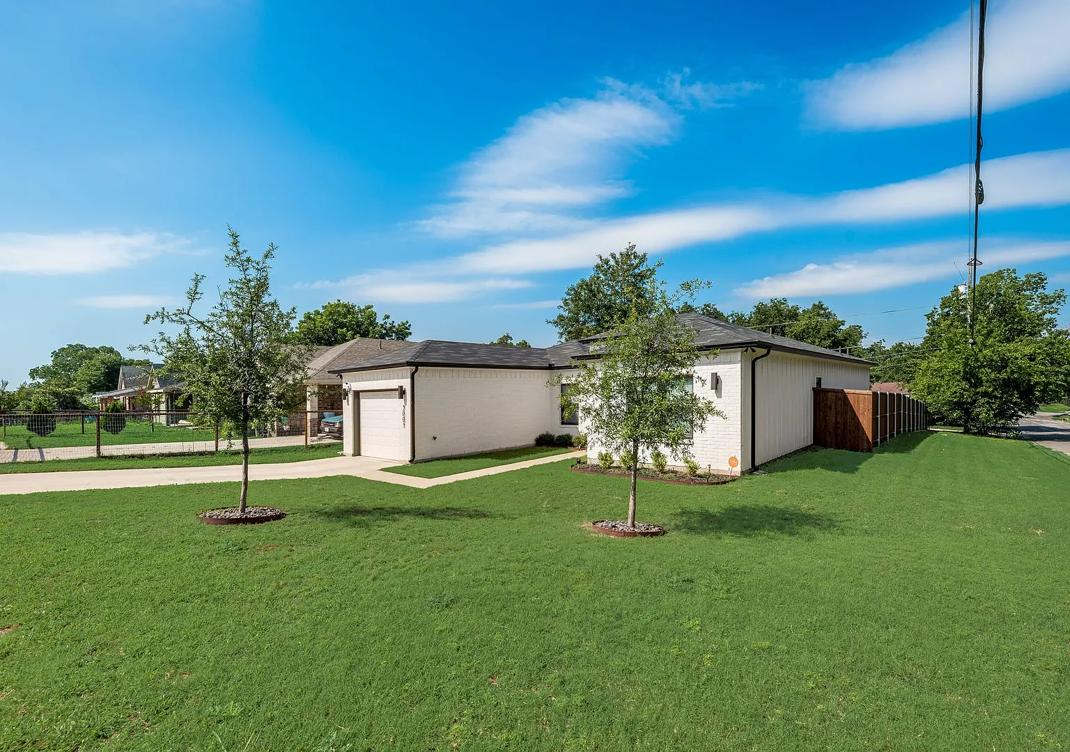 Beautiful Dallas home built in 2021! — Photo 1